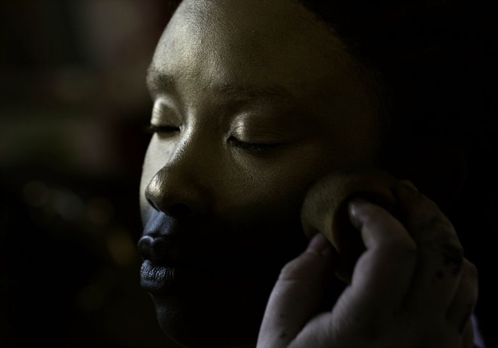 Portrait - HM - Model Alyssa Alleyne-Atherly of Polaris is painted by Lynn Hetherington Becker for an on-location photo shoot on Saturday, March 5, 2022.   (Barbara J. Perenic / The Columbus Dispatch)