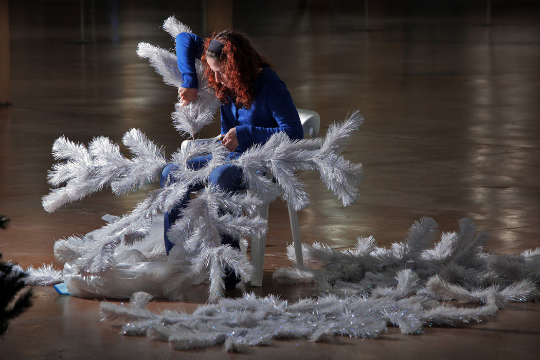 Feature - HM - Megan Moriarty, a educator with the Ohio Craft Museum assembles snowflakes for the 35th Annual Columbus Winterfair in the Bricker Building  at the Ohio Expo Center. Over 400 American Artists will be there and the show is presented by the Ohio Designer Craftsmen.  (Tom Dodge / The Columbus Dispatch)