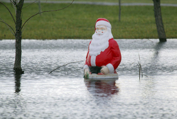 Feature - HM - Santa might want to think about a boat this Christmas instead of a sleigh. This Santa usually sits on dry land at the Wat Buddha Samakidham, a Buddhist temple on Watkins Rd.in Columbus. The temple set the Santa out to scare away birds from the pond so they won't eat the fish. (Eric Albrecht / The Columbus Dispatch)