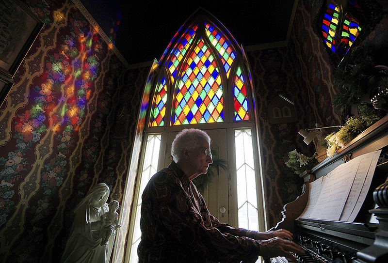 General News - 3rd place - Mansfield resident and volunteer Barbara Piatt plays Christmas tunes on the pump organ in the second floor chapel at Oak Hill Cottage. (Mitchell Pe Masilun / The (Mansfield) News Journal)