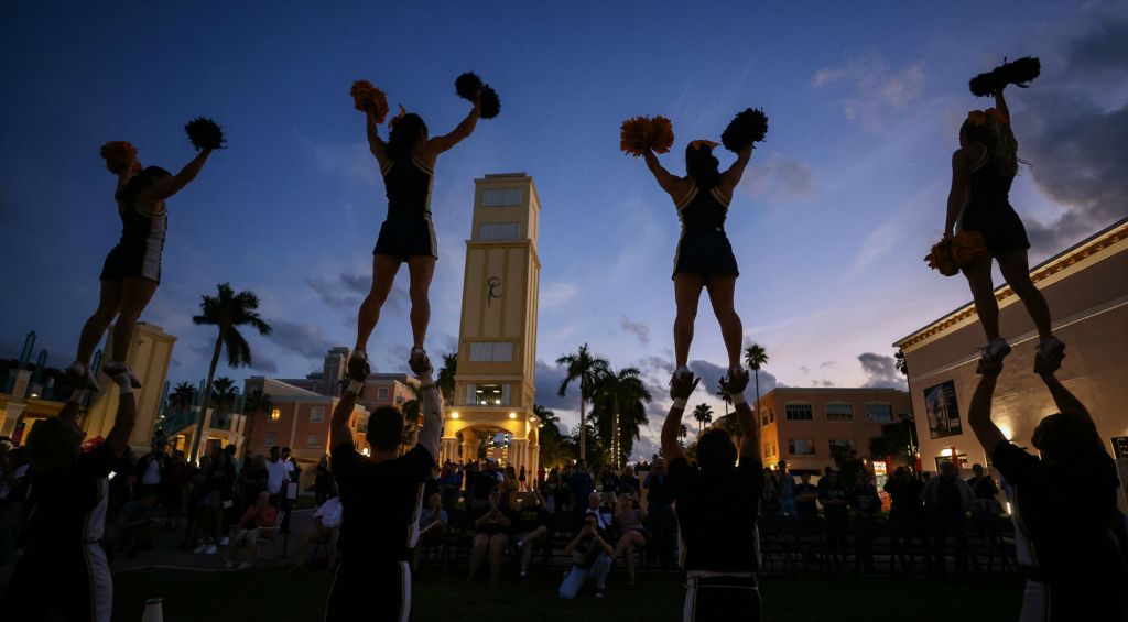 Sports Feature - HM - University of Toledo cheerleaders perform during a pep rally for the Boca Raton Bowl at the Mizner Park Amphitheater in Boca Raton, Florida.  (Jeremy Wadsweorth / The Blade)