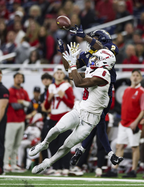 Sports - 2nd place - Toledo’s Junior Vandeross catches the ball over Miami’s Jacquez Warren during the MAC Championship game at Ford Field in Detroit. Miami defeated Toledo, 23-14. (Rebecca Benson / The Blade)