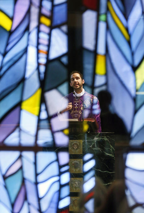 AGeneral News - 1st place - Father David Schalk delivers the Pope's homily about mercy during the Ash Wednesday service at Christ the King Church in Columbus . (Adam Cairns / The Columbus Dispatch)