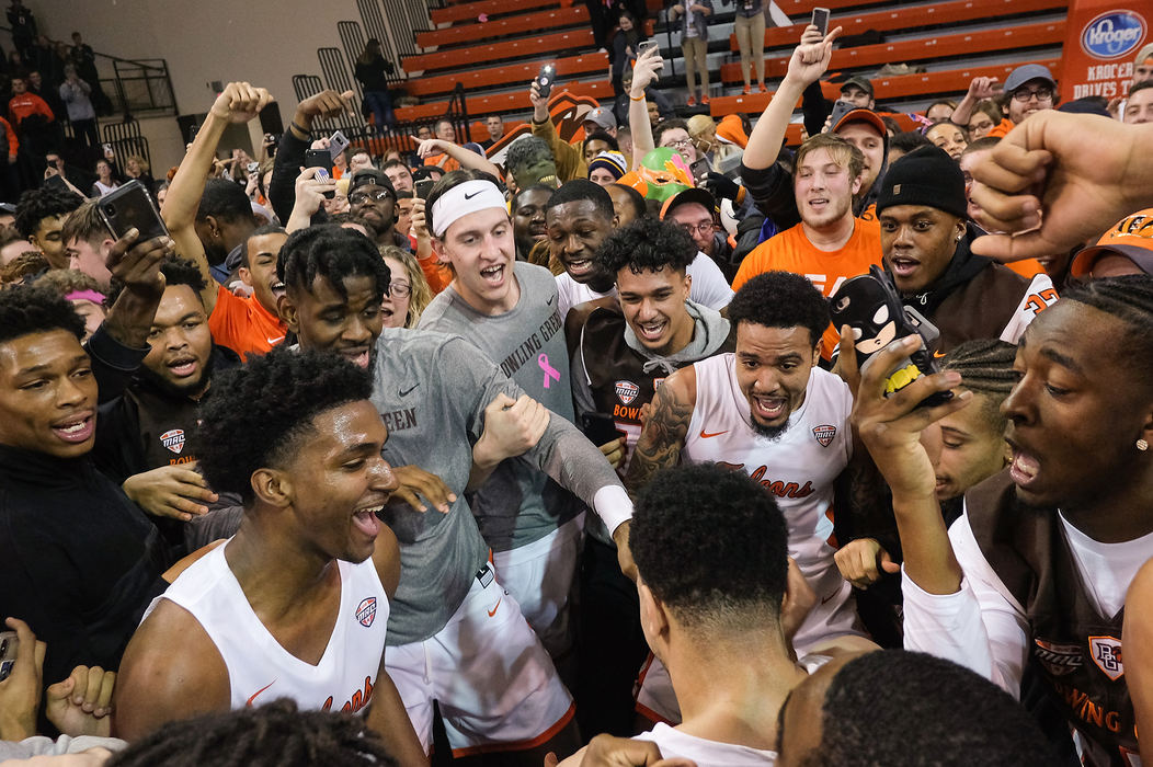 Sports Feature - HMBowling Green State University players, including Justin Turner (left) celebrate upsetting Buffalo, 92-88, during a MAC basketball game at the Stroh Center in Bowling Green. (Jeremy Wadsworth/The Blade)