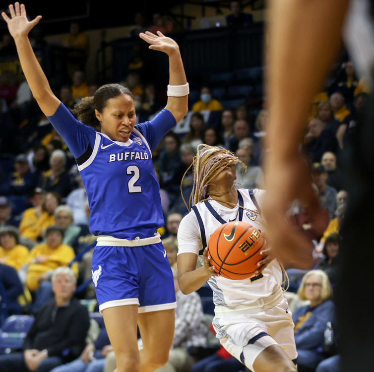 Sports - 3rd place - Toledo’s Quinesha Lockett drives to the basket despite her hair in her face as Buffalo’s Zakiyah Winfield trails on defense during a game at UT’s Savage Arena in Toledo. (Kurt Steiss / The Blade)