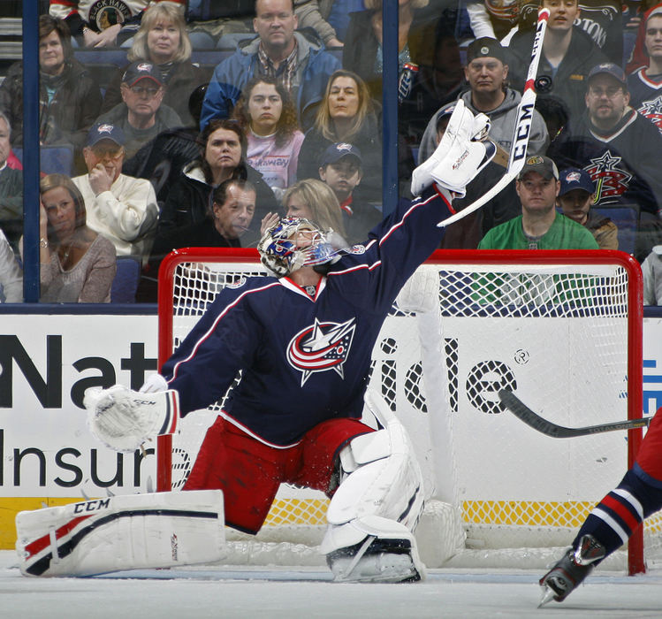 Sports - 2nd placeColumbus Blue Jackets goalie Steve Mason (1) makes a save with his stick against Chicago Blackhawks in the third period of their NHL game at Nationwide Arena. (Kyle Robertson / The Columbus Dispatch)