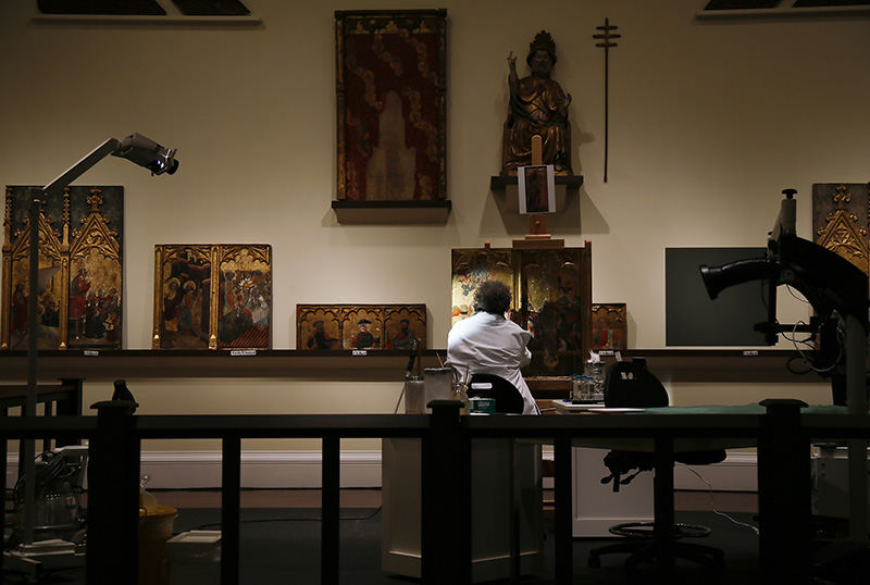 AGeneral News - HM - Cincinnati Art Museum’s Chief Conservator and paintings conservator Serena Urry cleans Zaragoza’s 600-year-old Retablo of St. Peter in a public gallery at the Cincinnati Art Museum in Eden Park. (Kareen Elgazzar / Cincinnati Enquirer)