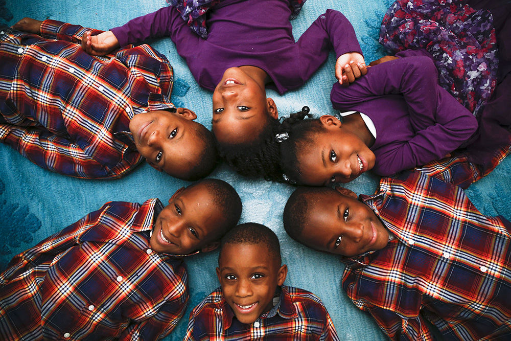 LFPortrait - 1st place - The McGhee sextuplets, clockwise from bottom, Issac, Josiah, Rozonno Jr., Olivia, Madison and Elijah, all 6-years-old, pose for a portrait at their home in Pataskala, Ohio.  (Joshua A. Bickel / The Columbus Dispatch)