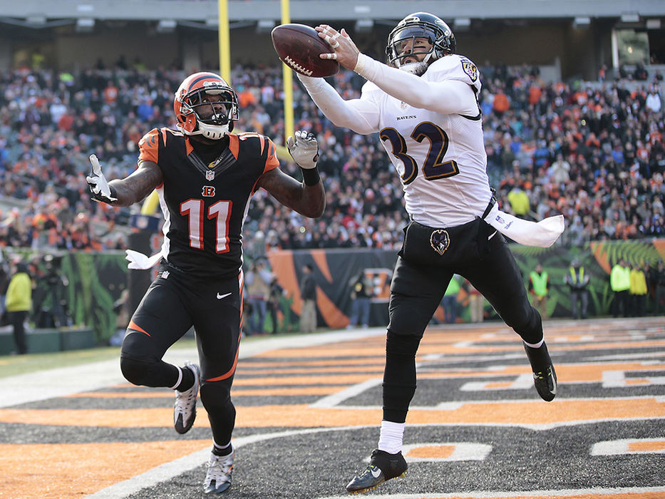 SSports - 2nd place - Baltimore Ravens strong safety Eric Weddle (32) nearly intercepts a pass in the end zone intended for Cincinnati Bengals wide receiver Brandon LaFell. (Kareem Elgazzar / Cincinnati Enquirer)