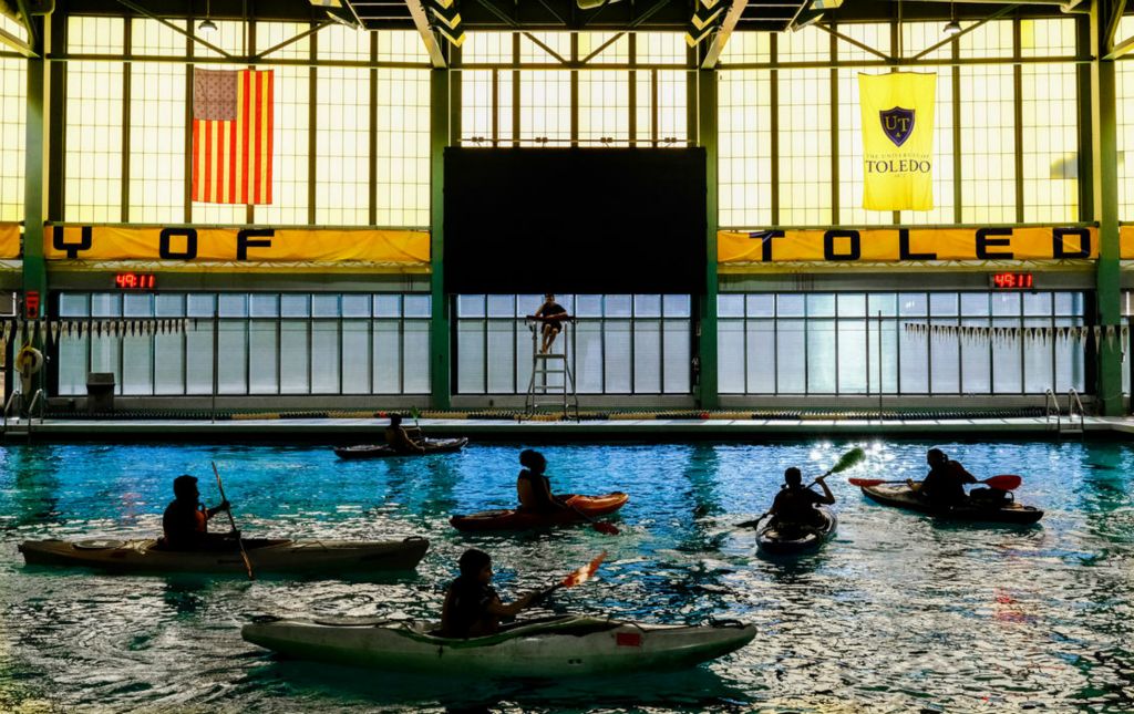 Feature - HM - Metroparks Toledo conducts a kayaking experience at the University of Toledo Student Recreation Center's indoor pool in Toledo. Participants learned basic skills and played a few games during the one-hour program.  (Jeremy Wadsworth / The Blade)