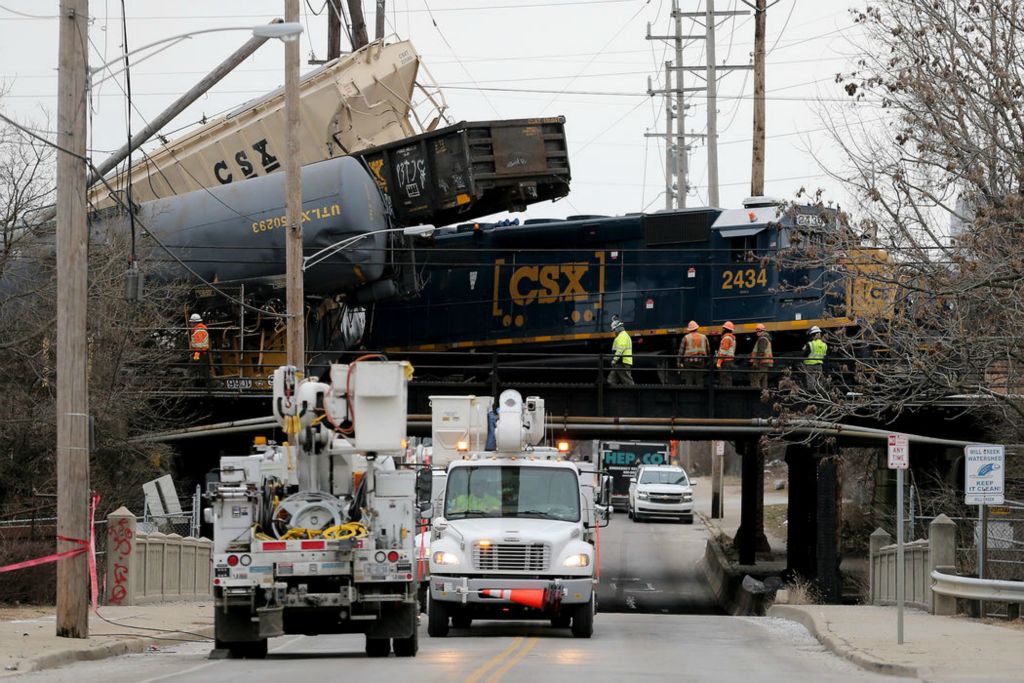 Spot News - 2nd place - CSX and and Duke Energy crews respond to a seven-car train derailment on a rail bridge over Gest Street in the Queensgate neighborhood of Cincinnati. (Kareem Elgazzar / The Cincinnati Enquirer)