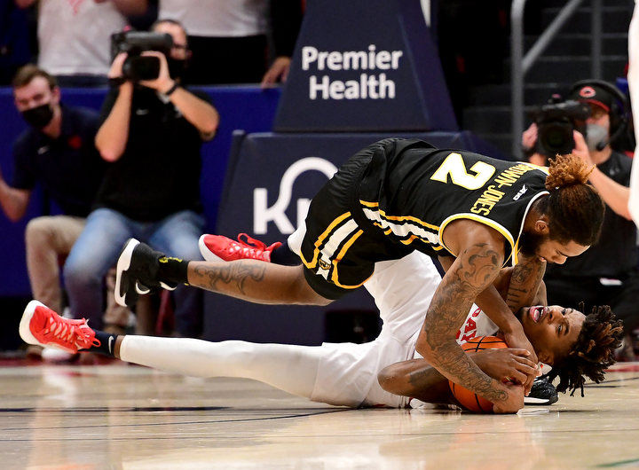 Sports - 3rd place - Dayton's Daron Holmes II and VCU’s Mikael Brown-Jones wrestle for a loose ball during the 2nd half of action at UD Arena. VCU defeated Dayton 53-52.  (Erik Schelkun / Elsestar Images)