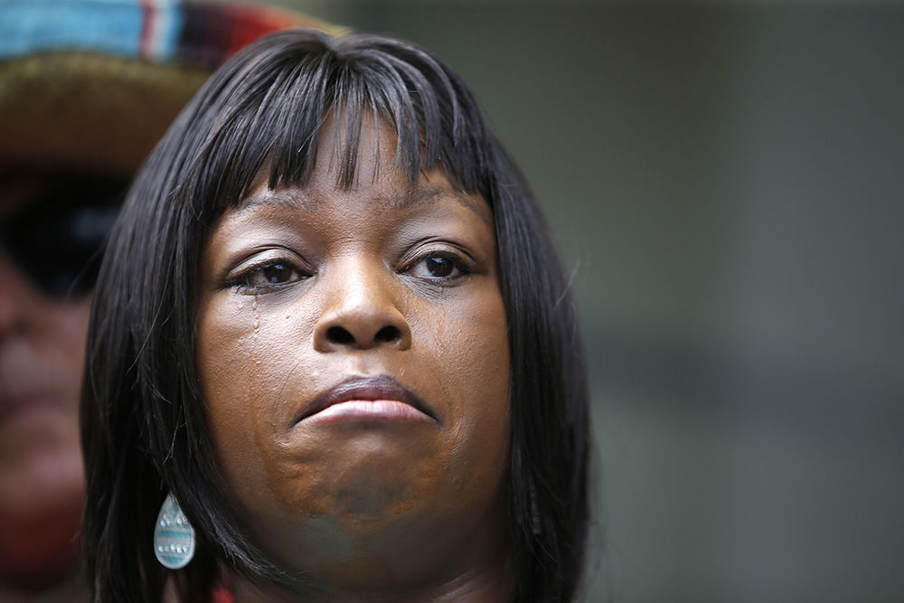 AGeneral News - HM - Terina Allen, sister of Sam DuBose, addresses the press outside the offices of Hamilton County Prosecuting Attorney Joe Deters, following his announcement that there will not be a third trial of former University of Cincinnati police officer Ray Tensing in the killing of unarmed motorist of Sam DuBose. (Kareem Elgazzar / Cincinnati Enquirer)