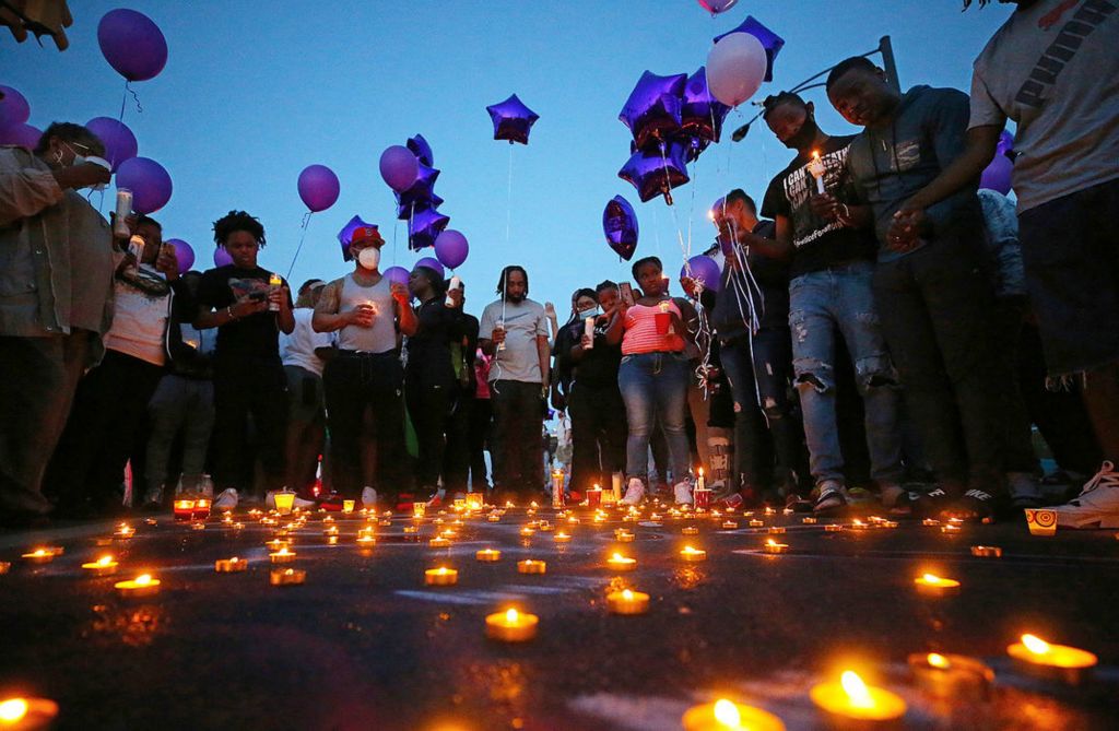 Story - HM - Friends and family of Na’Kia Crawford gather in West North Street for a candlelight vigil at the spot where she was shot and killed, June 15 in Akron. (Jeff Lange / Akron Beacon Journal)