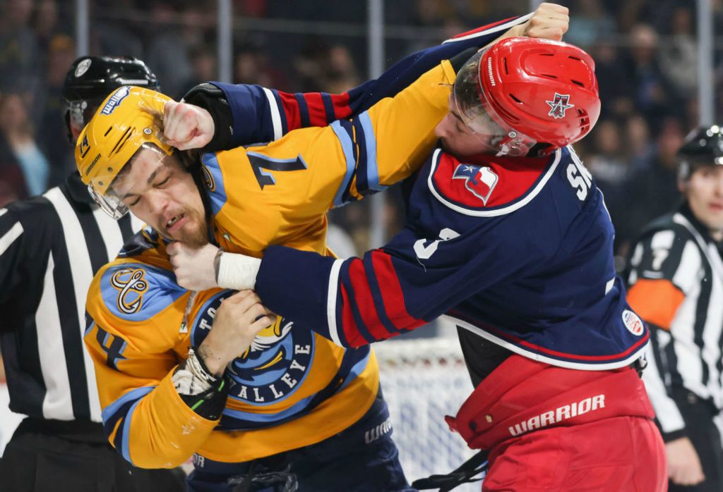 Sports - HM - Toledo’s Cole Fraser (left) and Allen’s Darian Skeoch exchange punches during an ECHL hockey game between the Toledo Walleye and Allen Americans at the Huntington Center in Toledo. (Kurt Steiss / The Blade)