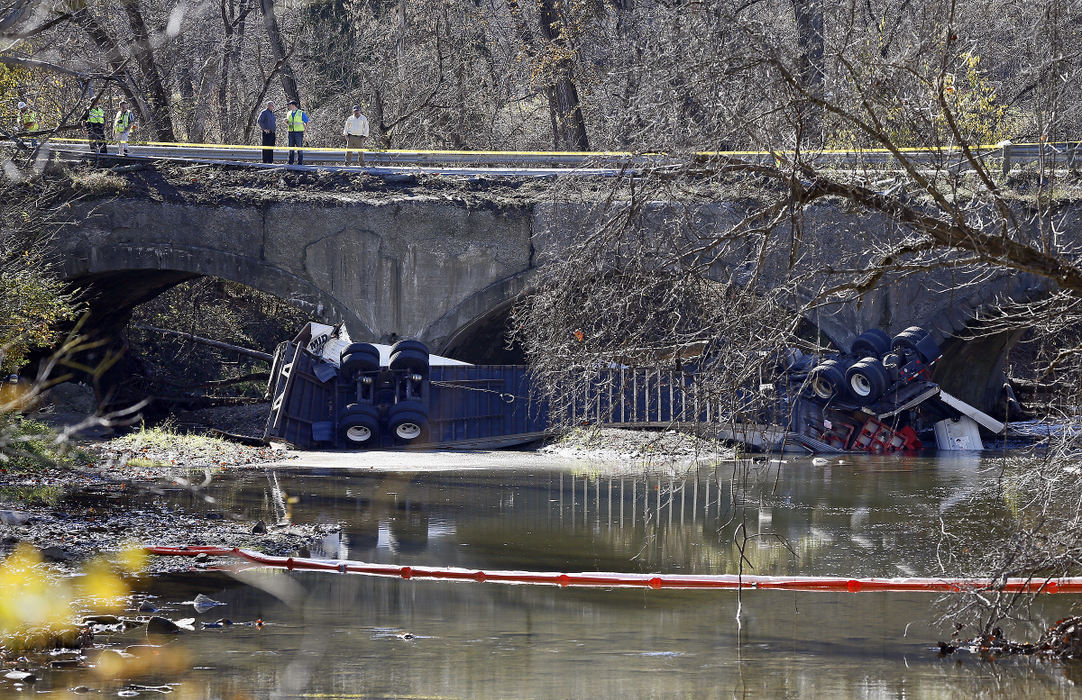 ASpot News - 1st place - Crews from multiple agencies, including the Ohio EPA work to contain a hazardous material spill after a tractor trailer rolled off the side of Cherry Valley Road, near Reddington Road in Newark. The driver, a 52-year-old male, was life flighted to The Ohio State University Medical Center. (Adam Cairns / The Columbus Dispatch)