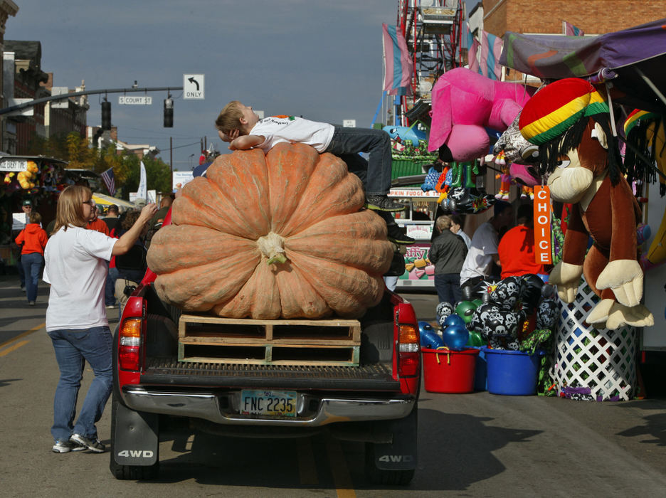 General News - 3rd placeLaura Crosby checks on her son Matt, resting and waiting to be weighed in, on East Main Street at the Circleville Pumpkin Show. Bob  Liggett's won at 1,315 pounds, Crosby was 2nd place at 1,216.5 pounds. (Tom Dodge / The Columbus Dispatch)