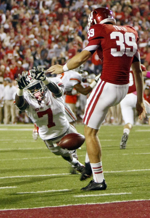 Sports - HMOhio State Buckeyes cornerback Travis Howard (7) blocks the punt by Indiana University punter Erich Toth (39) during the second quarter of at Memorial Stadium in Bloomington, Ind. (Adam Cairns / The Columbus Dispatch)