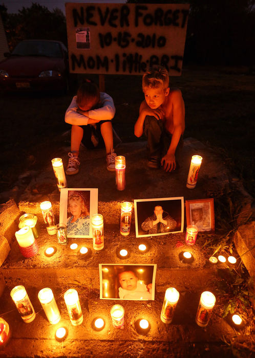 Story - 3rd placeFamily and friends of three people who died in an arson house fire on N. Yale Avenue in Columbus gathered at the site to remember Deanna Perry, her grandson, Charles Climer, and Brianna Smith, a 7-month-old baby that Perry was caring for on the three-year anniversary of the event.  (Barbara J. Perenic / The Columbus Dispatch)