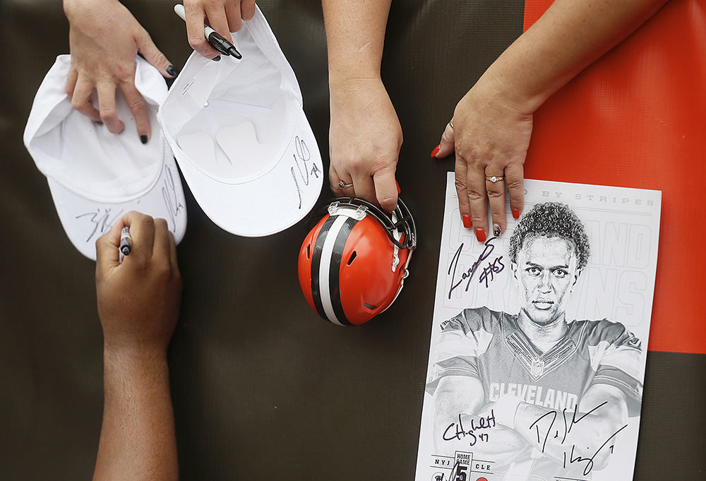 Sports Feature - 3rd place - Cleveland Browns fans collect autographs before the game against the New York Jets at FirstEnergy Stadium in Cleveland.  (Leah Klafczynski / Akron Beacon Journal)