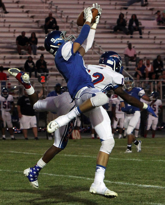 Sports - 2nd placeMichael Traversa (9) of the Comets goes up for a pass against Anthony Bange (12) of Independence, but couldn't pull in the ball. (Tim Revell / ThisWeek Newspapers)