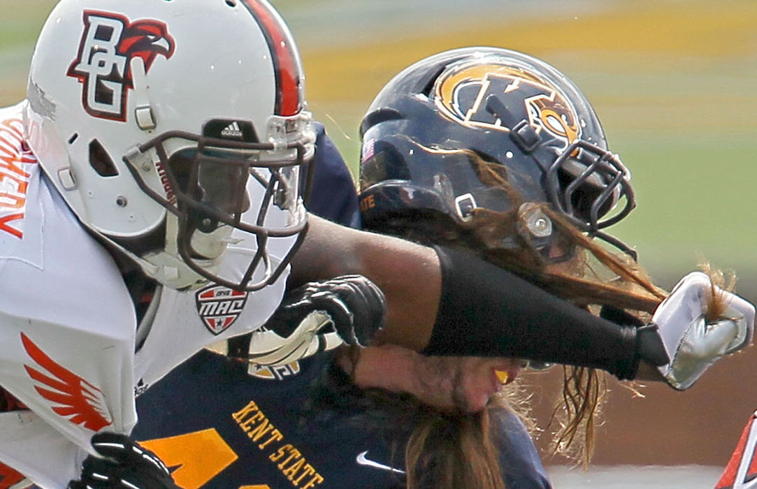 Sports - HMBowling Green defensive end Kendall Montgomery gets a hand full of  Kent State fullback Tim Erjavec's hair during the second quarter at Dix Stadium in Kent. Erjavec lost his helmut on the play and no penalty was called.  (Phil Masturzo / Akron Beacon Journal)