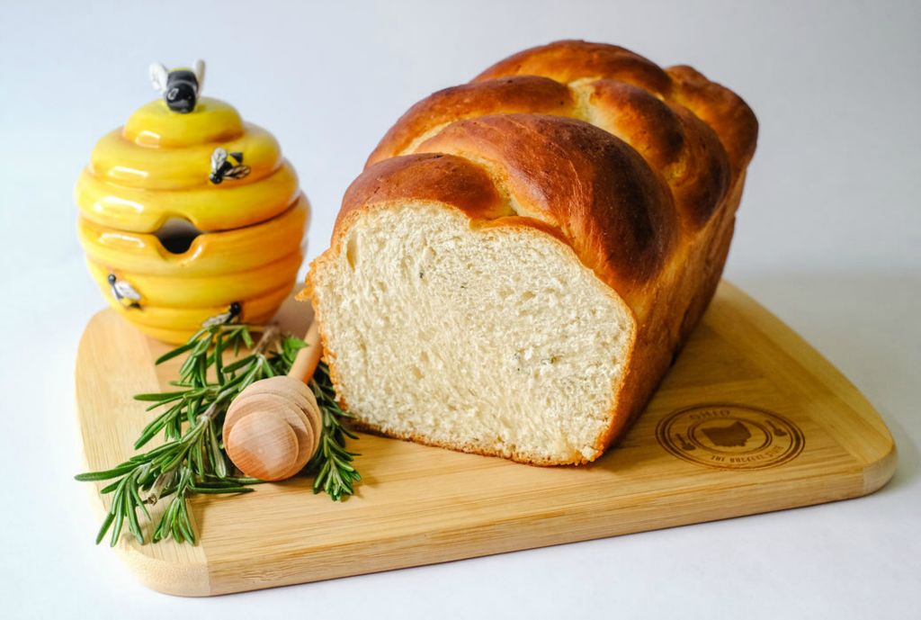 Illustration - 1st place - Popular State Fair food Bee My Honey Rosemary Bread in Toledo. (Jeremy Wadsworth / The Blade)