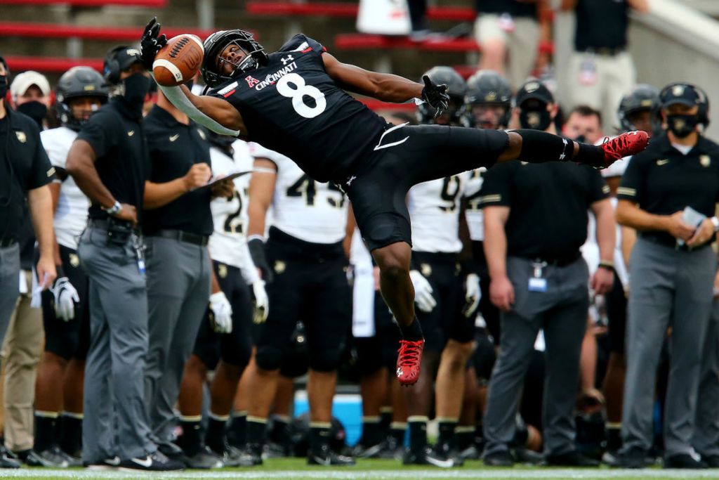 Sports - 1st place - Cincinnati Bearcats wide receiver Michael Young (8) stretches out for a pass but is unable to complete the catch in the first quarter against the Army Black Knights at Nippert Stadium in Cincinnati.(Kareem Elgazzar / The Cincinnati Enquirer)