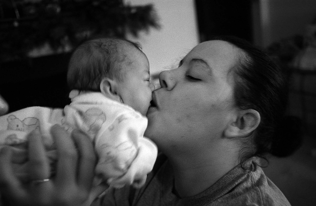 First place, Larry Fullerton Photojournalism Scholarship - Lindsay Steiner / Ohio UniversityCasi says that "being a [teen] parent isn't that bad."  She and Ricky have help from their families, which lightens the load.  Isabella continues to improve, and is currently a little over eight pounds. 