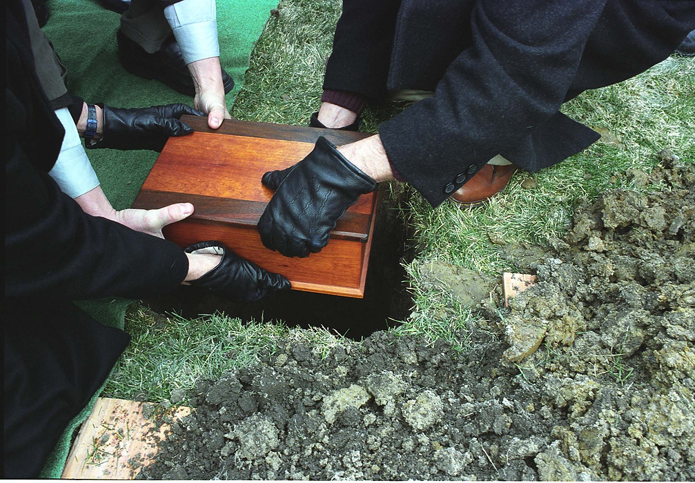 First place, Larry Fullerton Photojournalism Scholarship - Lindsay Steiner / Ohio UniversityMargaret's children bury their father, Nelson, in a handmade wooden box.  Nelson was an avid woodworker, and Margaret made sure that he was buried with that in mind. 