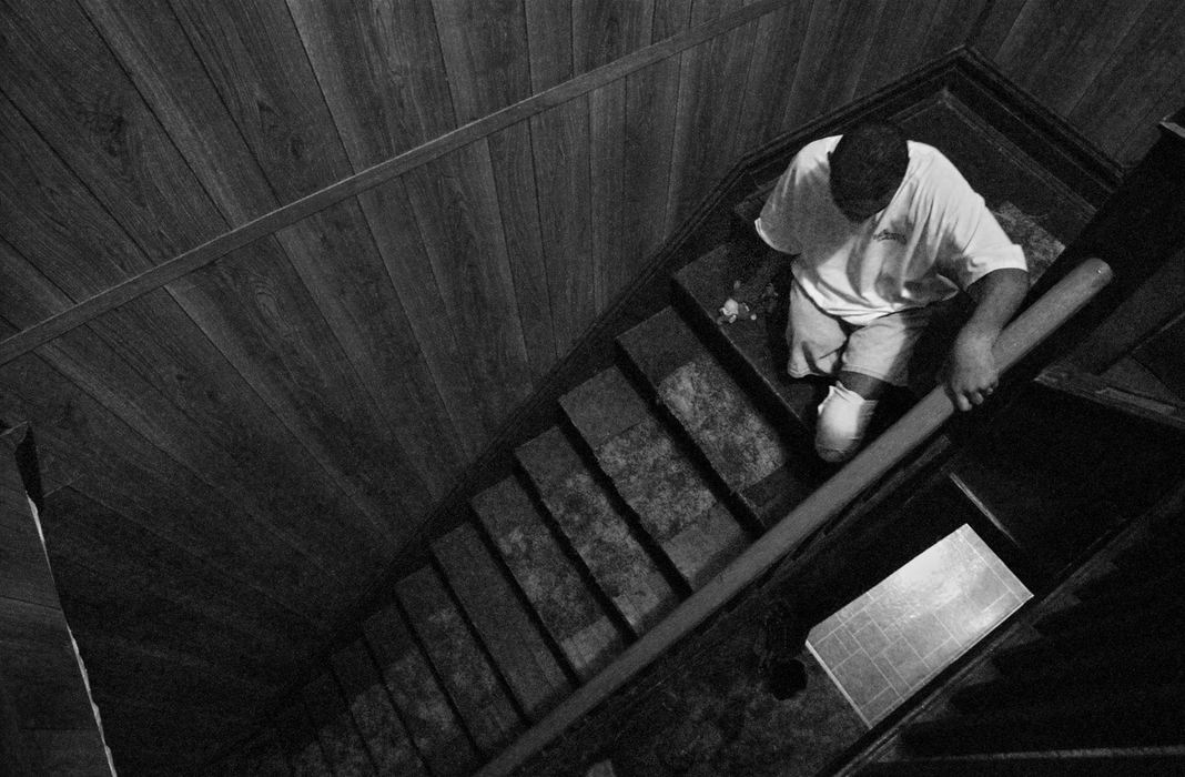 First Place, Ohio Understanding Award - Ed Suba, Jr. / Akron Beacon JournalLeroy Sutton, faced with re-learning the simplest of everyday tasks,  prepares to try and crawl down the stairs in his Akron home for the first time.