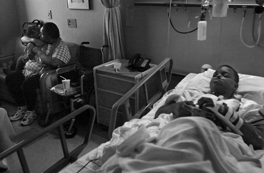 First Place, Ohio Understanding Award - Ed Suba, Jr. / Akron Beacon JournalKatrina spends a quiet moment with he daughter, Keyaira, while waiting for Leroy to come out of anesthesia after his latest operation.