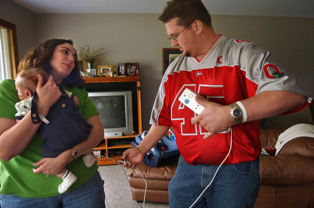 Second Place, Ohio Understanding Award - Bob DeMay / Akron Beacon JournalOnly home for short time an alarm sounds on Ethan's oxygen equipment as Cathy and Dana need to put their training to use to get the situation under control. Two weeks later Ethan was taken back to Children's Hospital. Three months and four days after birth, Ethan Carney Moore's life ends.