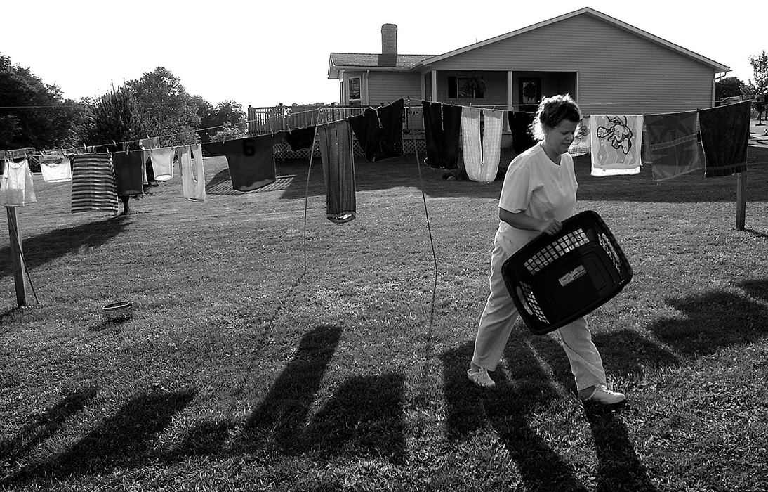 Award of Excellence, Photographer of the Year - Michael E. Keating / Cincinnati EnquirerWith her dryer broken Melissa Hahn returns to the house after hanging out her seventh load of wash for the day.