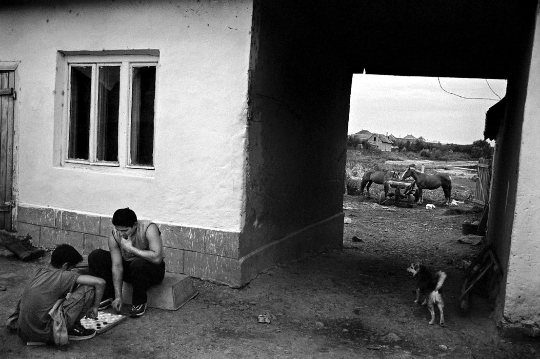 Second Place, Photographer of the Year - Greg Ruffing / FreelanceTwo boys find a quiet corner to pass the time with a game of checkers.