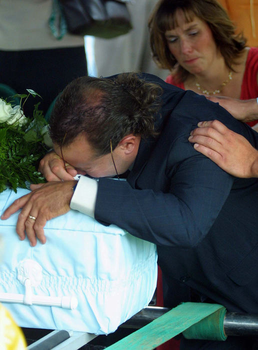 Award of Excellence, Team Picture Story - Mitchell Masilun  / The News JournalMonte collapses over Luke's coffin with Ivy consoling him during the funeral.