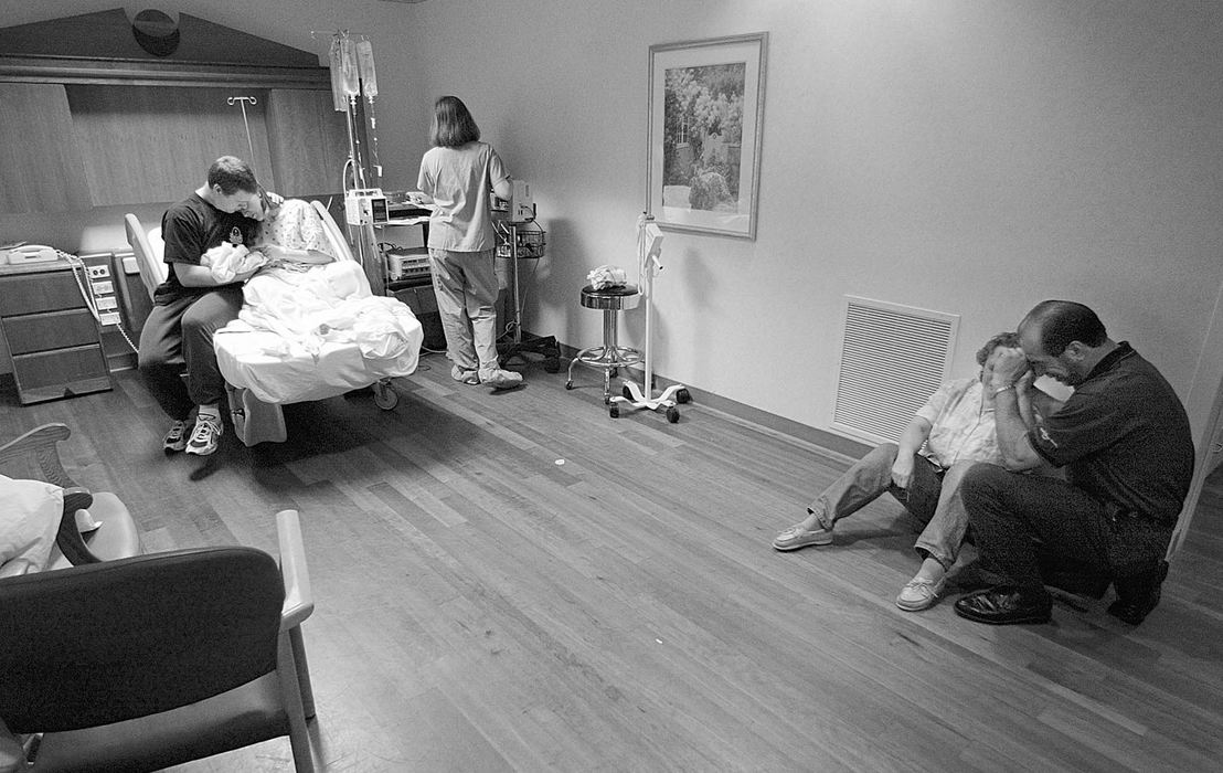 First Place, Assigned Feature - Neal C. Lauron / The Columbus DispatchTamra and Greg spent the final moments in the room with Lauren as Tamara's mother Patsy and father Keith console each other as the reality of baby Lauren's death settles in.