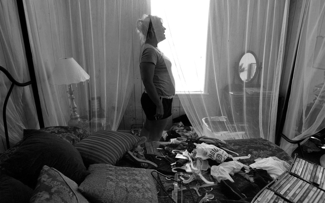 Award of Excellence, News Picture Story - Jpshua Gunter / The Plain DealerTammy Meyers, a single mother, collects personal belongings in Long Beach, Mississippi, September 06, 2005. 