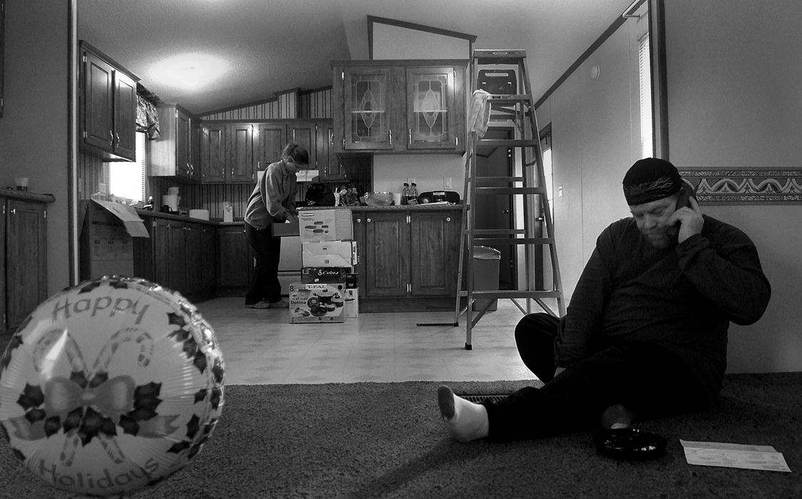 Award of Excellence, News Picture Story - Sung H. Jun / Ohio UniversityTony Mitchell (right) is busy dealing with utilities hook-up arrangements as Rebecca Valentine unpacks silverware and other kitchen items in their new mobile home.