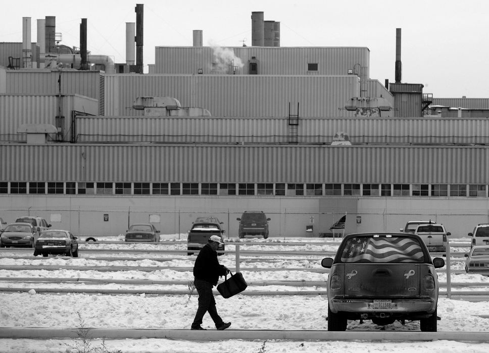 Second Place, James R. Gordon Ohio Understanding Award - Mike Levy / The Plain DealerThe Ford's Lorain Assembly plant on the day it closed.  