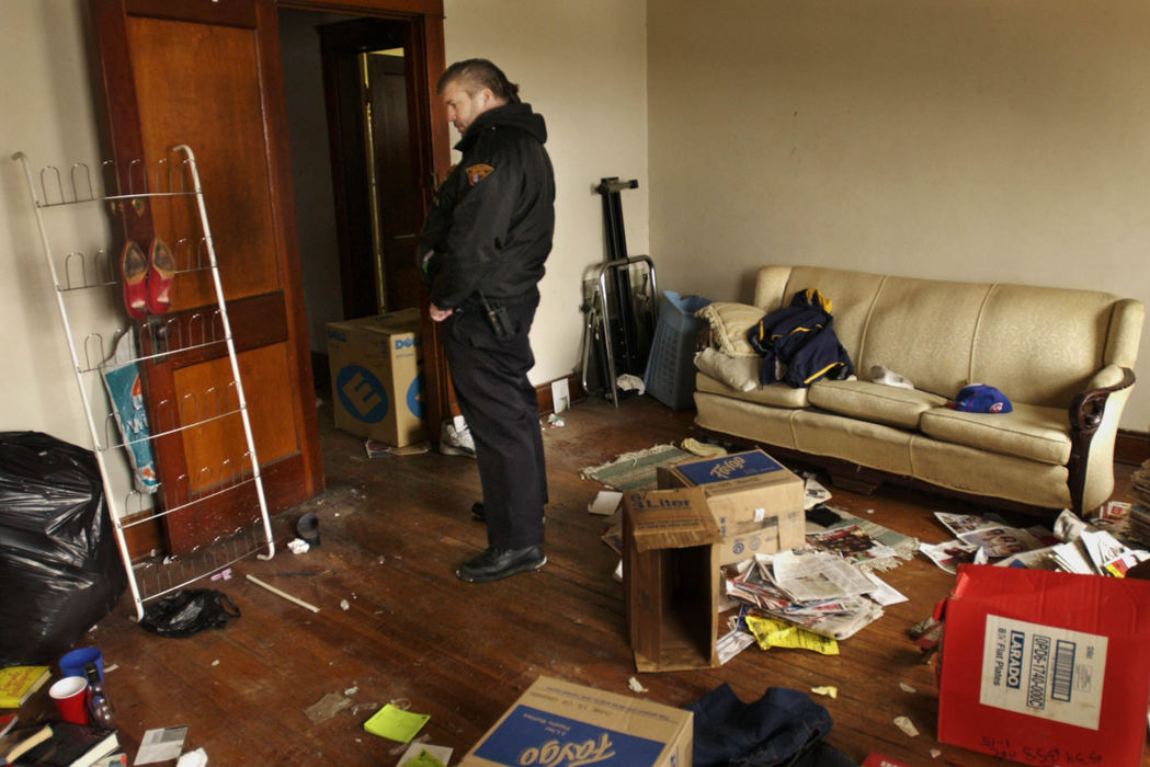 Third Place, George S. Smallsreed Photographer of the Year Award - Gus Chan / The Plain DealerRobert Sheehan surveys a family's home during an eviction.