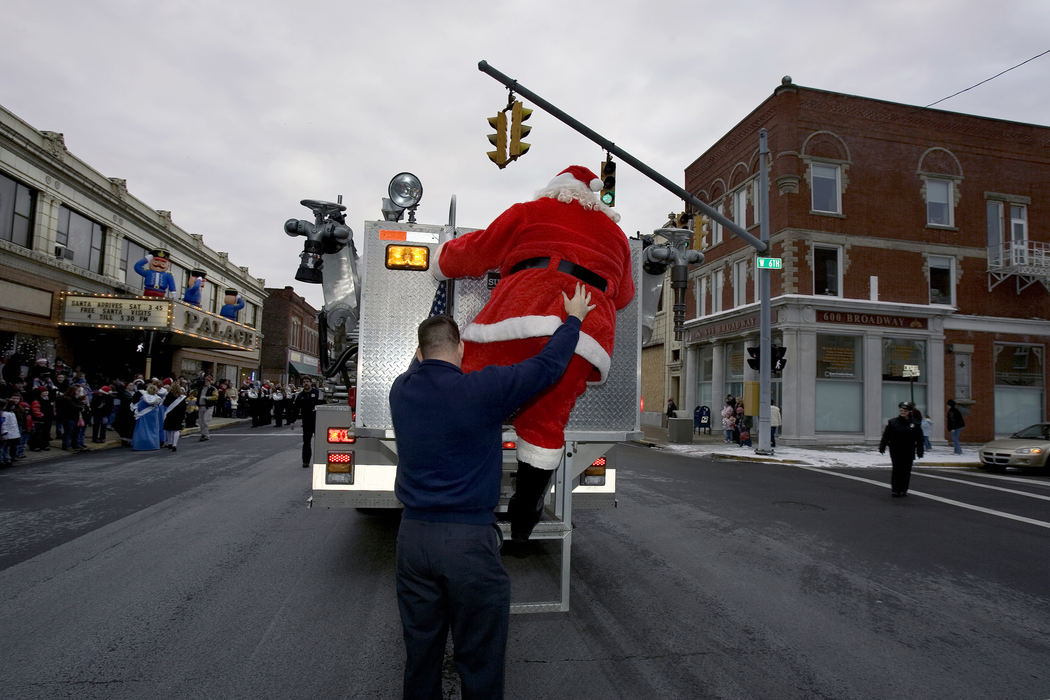 First place, George S. Smallsreed Photographer of the Year Award - Mike Levy / The Plain Dealer November 26, 2005, Children and their parents wait for the arrival of Santa Claus in Lorain outside the Palace Theater.  Santa arrived at the scene via a Lorain fire truck. 