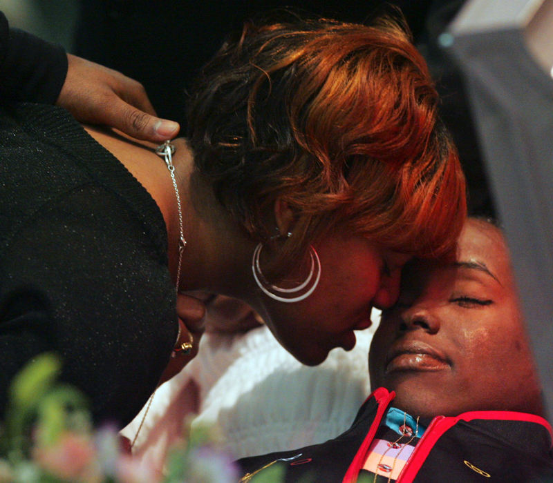 Award of Excellence, General News - Lew Stamp / Akron Beacon JournalFriends of Shawrica Lester offer her a last kiss during the funeral of the 18 year old at the Macedonia Baptist Church on Jan. 31, 2007. Police suspect she was caught in between rival gangs and gunned down leaving a teen night club. 