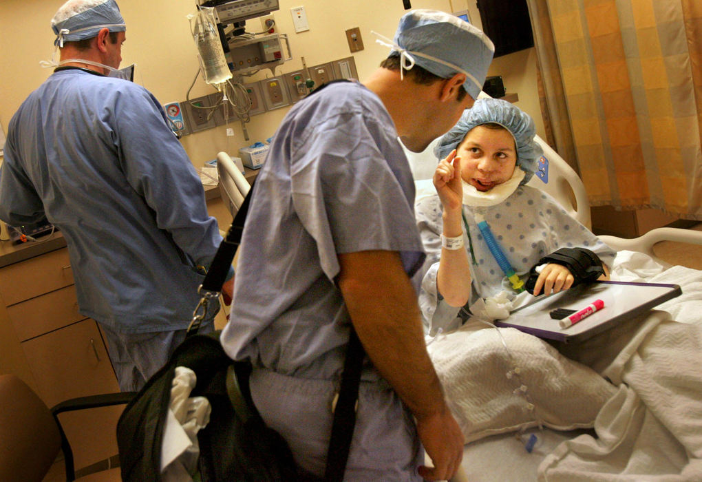 First Place, James R. Gordon Ohio Understanding Award - Gus Chan / The Plain DealerOn the morning of her surgery, Johanna Orozco is asked by Dr. Michael Fritz is she's scared.  She motions with her thumb and index finger, a little bit.  