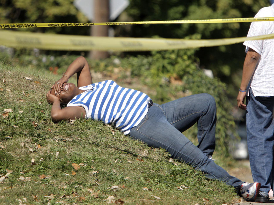First Place, News Picture Story - Fred Squillante / The Columbus DispatchThe mother of a child of Franklin Walker, who is among the dead, mourns at the scene of a triple homicide on Fairmont Avenue. 
