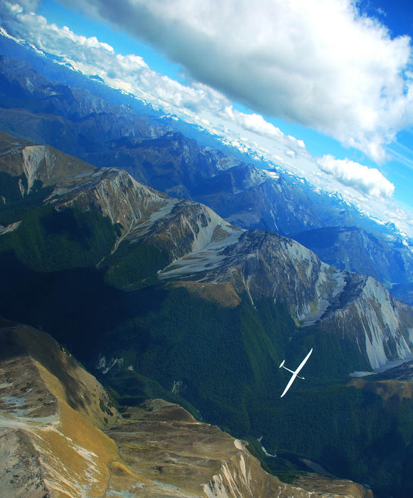 Third Place, Photographer of the Year Small Market - Tessa Bargainnier / Kent State UniversityGavin Wills, glider pilot and owner of Glide Omarama, soars above the New Zealand Southern Alps during a four-hour adventure flight. 