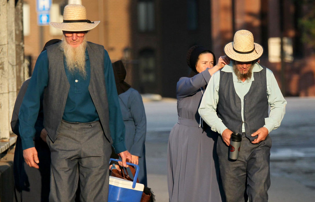 Third place, Photographer of the Year - Large Market - Marvin Fong / The Plain DealerVarious Amish community members arrive to see the federal hates crimes trial of leader Sam Mullet and several other Amish, accused in a series of beard and hair cutting attacks. 