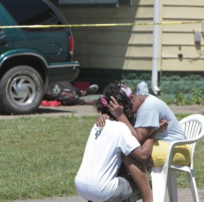 Award of Excellence, Spot News (Under 80,000) - Robert K. Yosay / The (Youngstown) VindicatorThe mother of 24-year-old homicide victim Dion Weatherspoon and an unidentified relative console each other  a few feet from the spot where he was found shot to death.