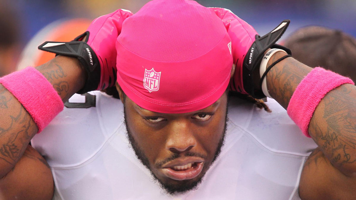 Award of Excellence, Sports Portfolio - John Kuntz / The Plain DealerCleveland Browns running back Trent Richardson places his head covering on as he prepares to play against the New York Giants October 8, 2012 at MetLife Stadium in East Rutherford, New Jersey. 