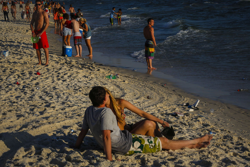 First Place, Student Photographer of the Year - Jabin Botsford / Western Kentucky UniversitySpring breakers make out, party and urinate into the ocean as students from around the country congregate to party and have a good time in Panama City Beach, Florida.